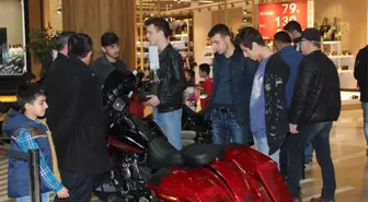 Efsane Motosikletler Piazza'da Sergilendi