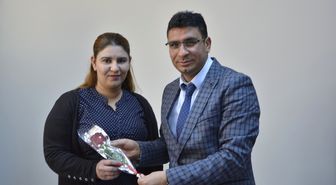 Kaymakam Çimşit'ten Kurumlarda Çalışan Bayan Personele Karanfil