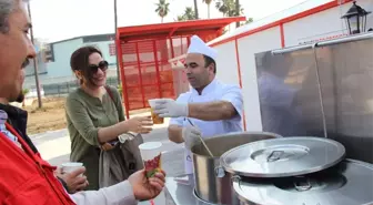 Türk Kızılayı İskenderun Şubesi'nden Üniversite Öğrencilerine Sıcak Çorba İkramı