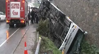 Ümraniye'de Çevik Kuvvet Otobüsü Devrildi: 5 Yaralı