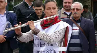 İhraç Edilen Mimar, Oturma Eyleminde Dünya Kadınlar Günü'nü Kutladı