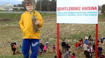 Minik Eller Fidanları Şehitler İçin Toprakla Buluşturdu