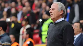 Mustafa Denizli, Giresunspor Maçı İçin Takımını Islak Zeminde Hazırlıyor