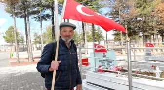 600 Kilometre Yürüdü: Ömer Halisdemir'in Kabrine Ulaştı