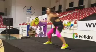 Izmir Kelebek Çocuklar Yararına Zumba Etkinliği