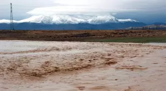 Karaman'da Sağanak Yağış Dereleri Taşırdı