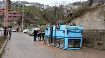 Minibüs Devrilerek Alt Yola Düştü: 2 Yaralı