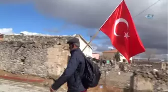 Rüyasında Gördüğü Kahraman Şehit Ömer Halisdemir İçin 600 Kilometre Yol Yürüdü