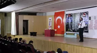 Ünlü Tiyatrocu Saim Engin Van'da Sahne Aldı