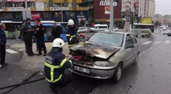 Alevli Otomobilin Motoru Tutuştu