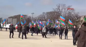 Fransa'da Yaşayan Azerbaycanlılar Ermenistan'ı Protesto Etti