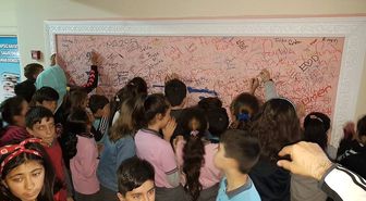 Okulda 'Düşünceni Dök Duvarı'