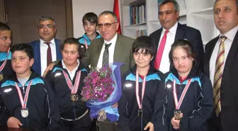 Başarılı Sporculardan Kaymakam Şimşek'e Ziyaret