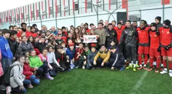 Eskişehirspor'a Öğrencilerden Moral Ziyareti