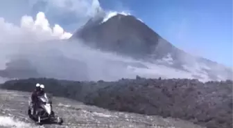 Etna Yanardağı'nda Patlama: 10 Turist Yaralandı (3)