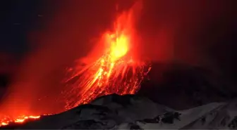 Etna Yanardağı'nda Patlama: 10 Turist Yaralandı