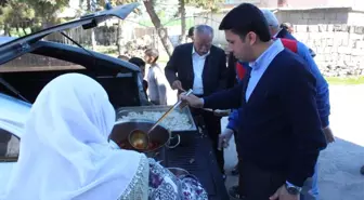Samsat Kaymakamı Yıldırım Depremzedelere Yemek Dağıttı