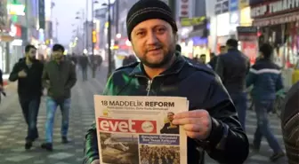 Ağrılı Ak Gençler 'Evet' Gazetesi Dağıttı