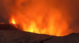 Bbc Ekibi Etna Yanardağı'nda Patlamaya Yakalandı: 10 Yaralı