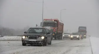 Bolu Dağı'nda Kar Yağışı Şiddetini Artırdı