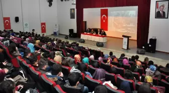 Neü'de, 102. Yıl Dönümünde Çanakkale Zaferi Konulu Panel Yapıldı