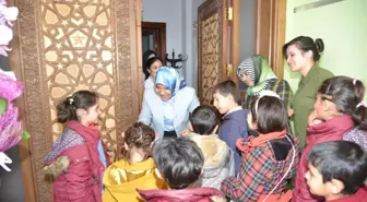 Sevim Şentürk Çocukları Ağırladı