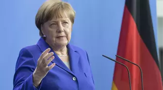 Merkel: Türk Liderlerden Gelen Nazi Benzetmeleri Durmalı