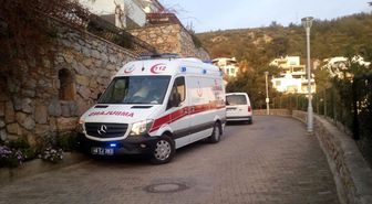 Yolda Buldukları Alzheimer Hastası Kadını Evine Götüren Polisler Şoke Oldu