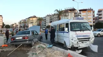 Antalya'da Trafik Kazası: 5 Yaralı