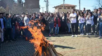 Kdz. Ereğli'de Üniversite Öğrencileri Baharın Gelişini Kutladı