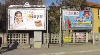 Afyonkarahisar CHP'nin Referandum Afişleri Billboarddan Indirildi