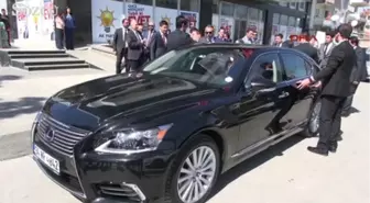 Ekonomi Bakanı Mercedes'ini Bıraktı