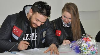 Nikahlarına Bile Motosikletle Gittiler