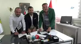 Okan Buruk, Akhisar Belediyespor'a İmzayı Attı