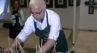 Türk Ebru Sanatçısına Kiev'de Büyük İlgi