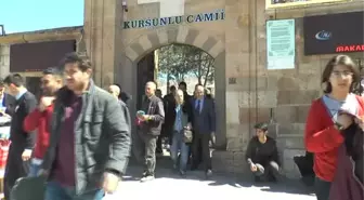 Vatandaşlara 'Evet' İçin Cami Çıkışı Şeker Dağıtıldı