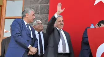 Bakan Arslan, Akyaka'da 'Evet'lerle Karşılandı