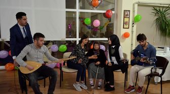 Üniversiteliler Huzurevi Sakinleriyle Buluştu