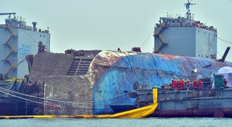 Güney Kore'de Sewol Feribotu Denizin Dibinden Gün Yüzüne Çıkartıldı