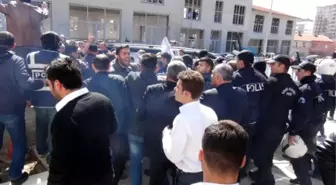 Sinan Oğan'ın Konuşma Yapacağı Salon Önünde Arbede: 2 Polis Yaralı