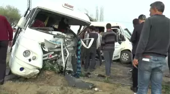 Trafik Kazası: 1 Ölü, 18 Yaralı