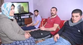 Cefakar Anne, 10 Yıldır Yatağa Mahkum Oğullarına Bakıyor