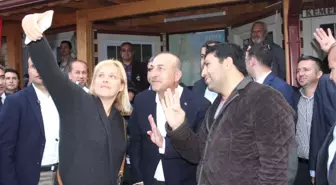 Bakan Çavuşoğlu Kemer Esnafıyla Rusça Sohbet Etti