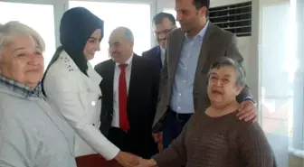 Başbakan Yıldırım'ın Kardeşi Kızılay Şube Başkanı İlhami Yıldırım, Yaşlıları Ziyaret Etti