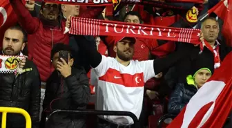 Eskişehirli Futbolseverler Milli Maça Yoğun İlgi Gösterdi