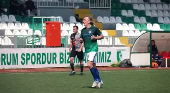 Ünlü Futbolcu Yıllar Sonra Yine Sahalarda