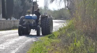 Traktörünün Devrilmemesi İçin Arkaya İki Tekerlek Ekledi