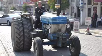 Traktörünün Devrilmesini Önlemek İsteyen Çiftçi, İki Arka Tekerlek Daha Ekledi