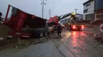 Bursa-Yalova Karayolunda Tır Devrildi