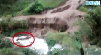 Tanker Heyelan Sonucu Nehre Yuvarlandı